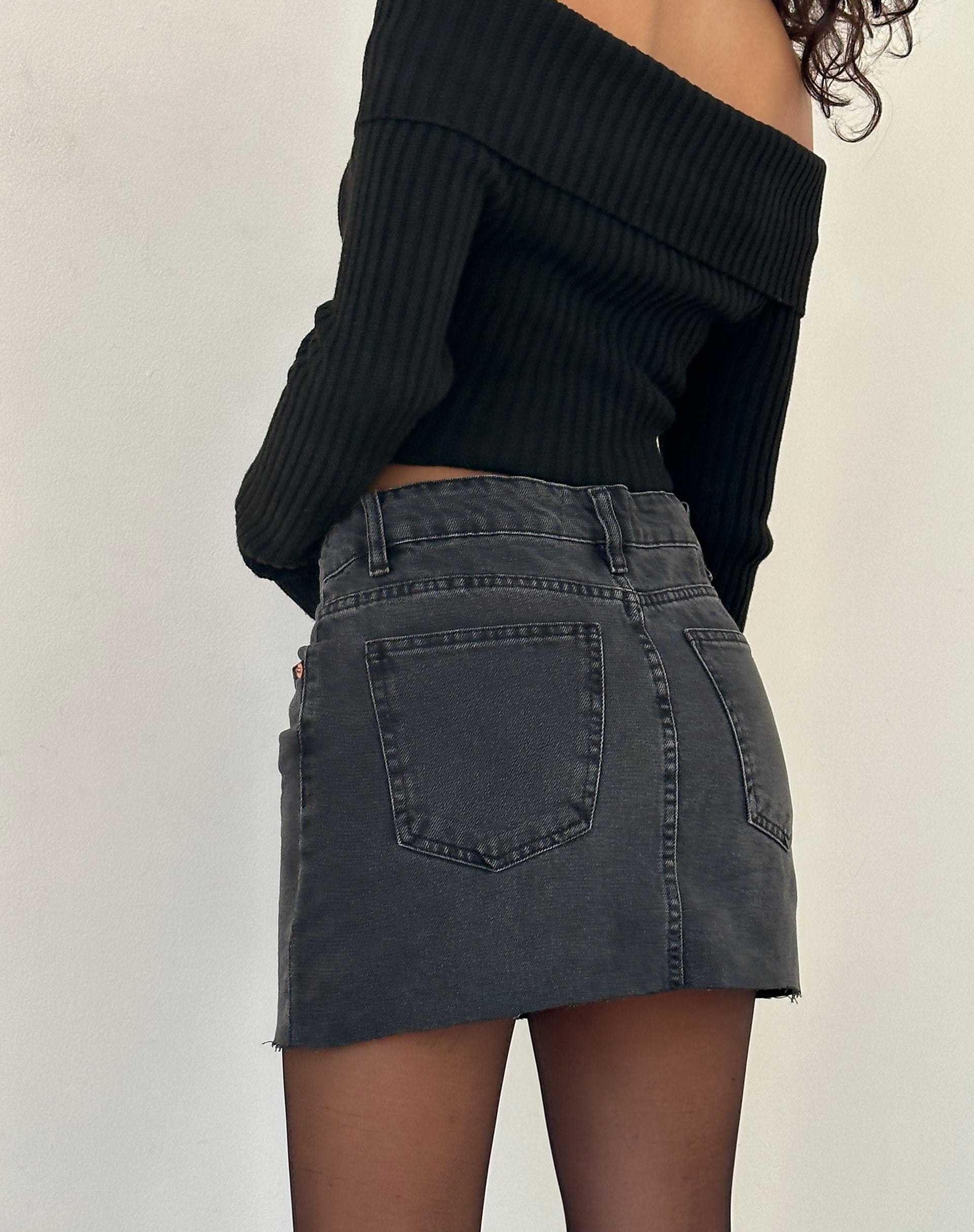 Black jean mini skirt outfit hotsell