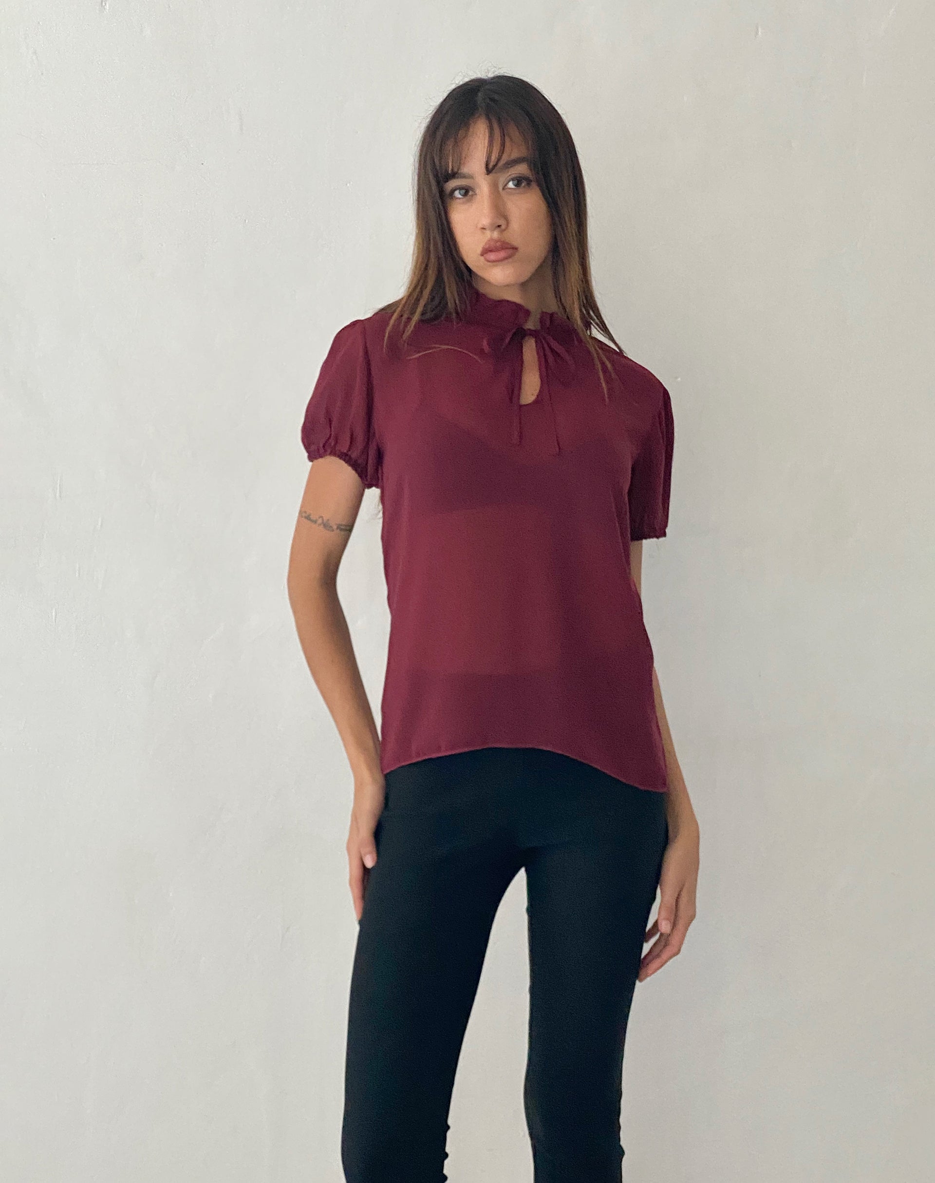 High neck clearance short sleeve blouse