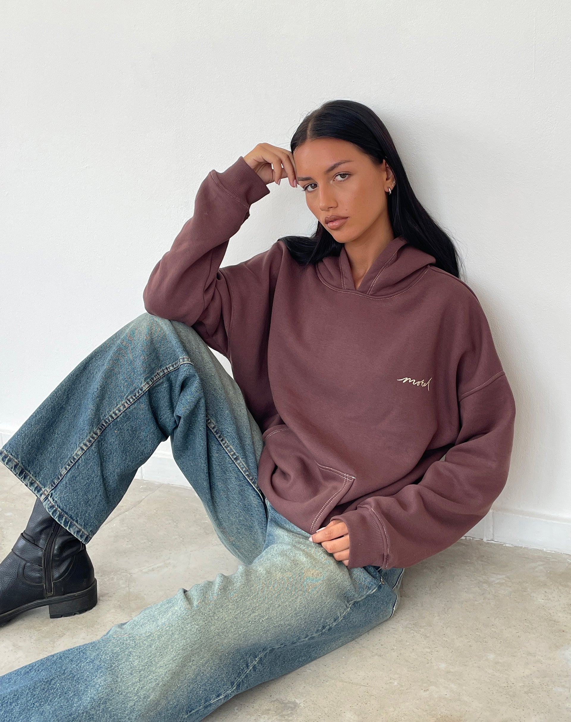 Oversized hoodie hot sale and jeans