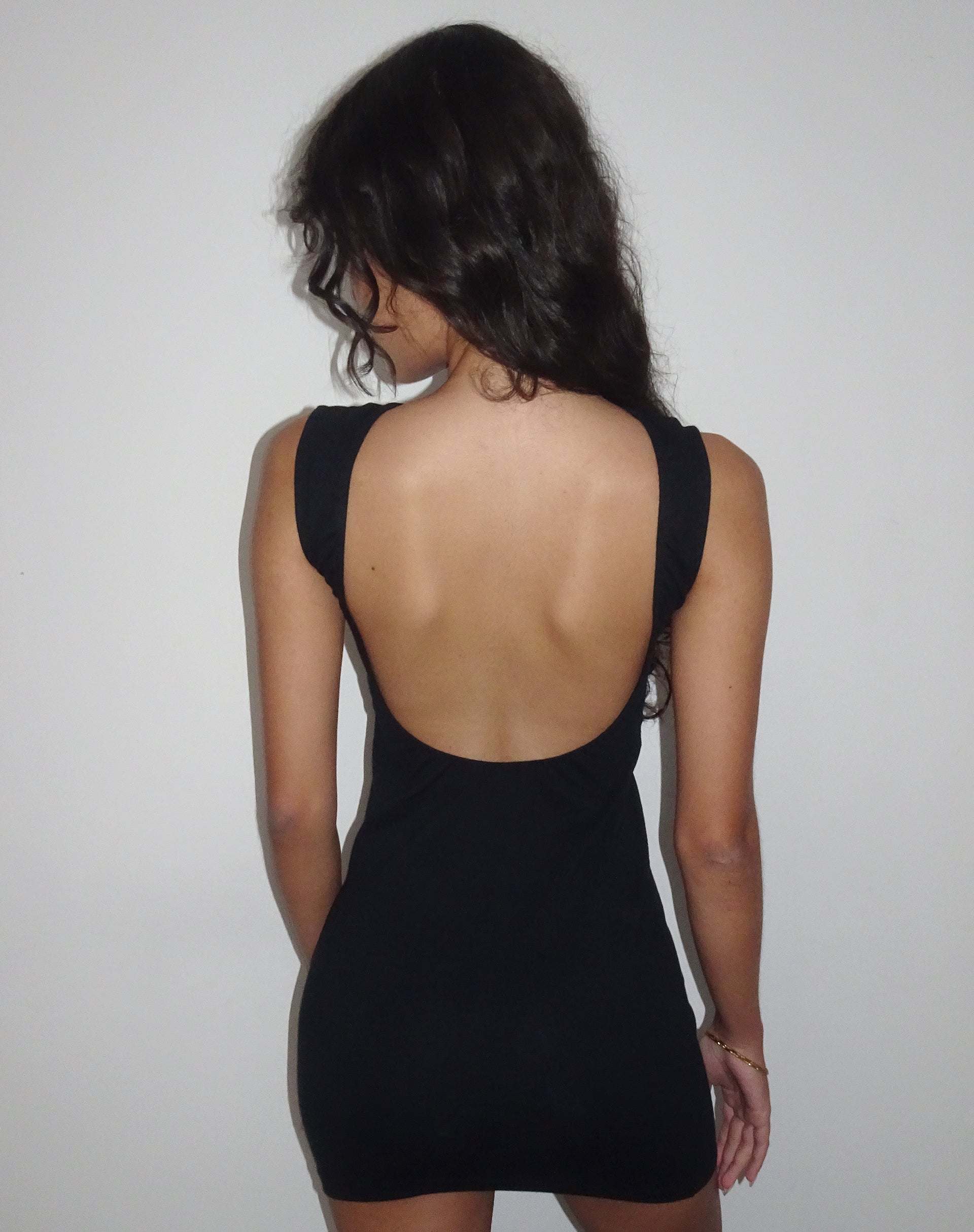 Short black sale backless dress