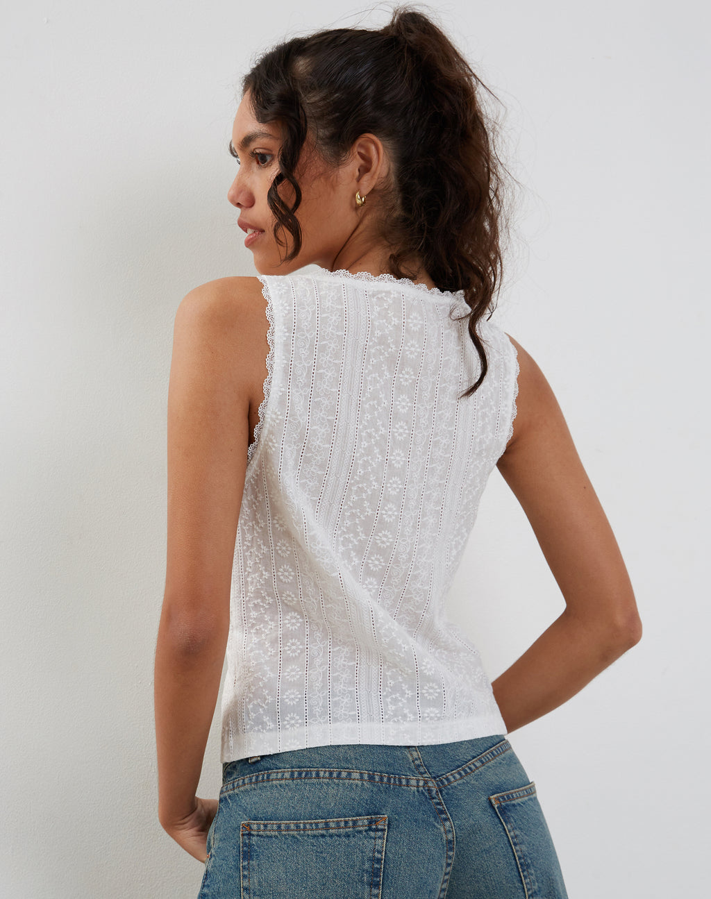 Vezia Broderie Sleeveless Top in White with Rose Embroidery