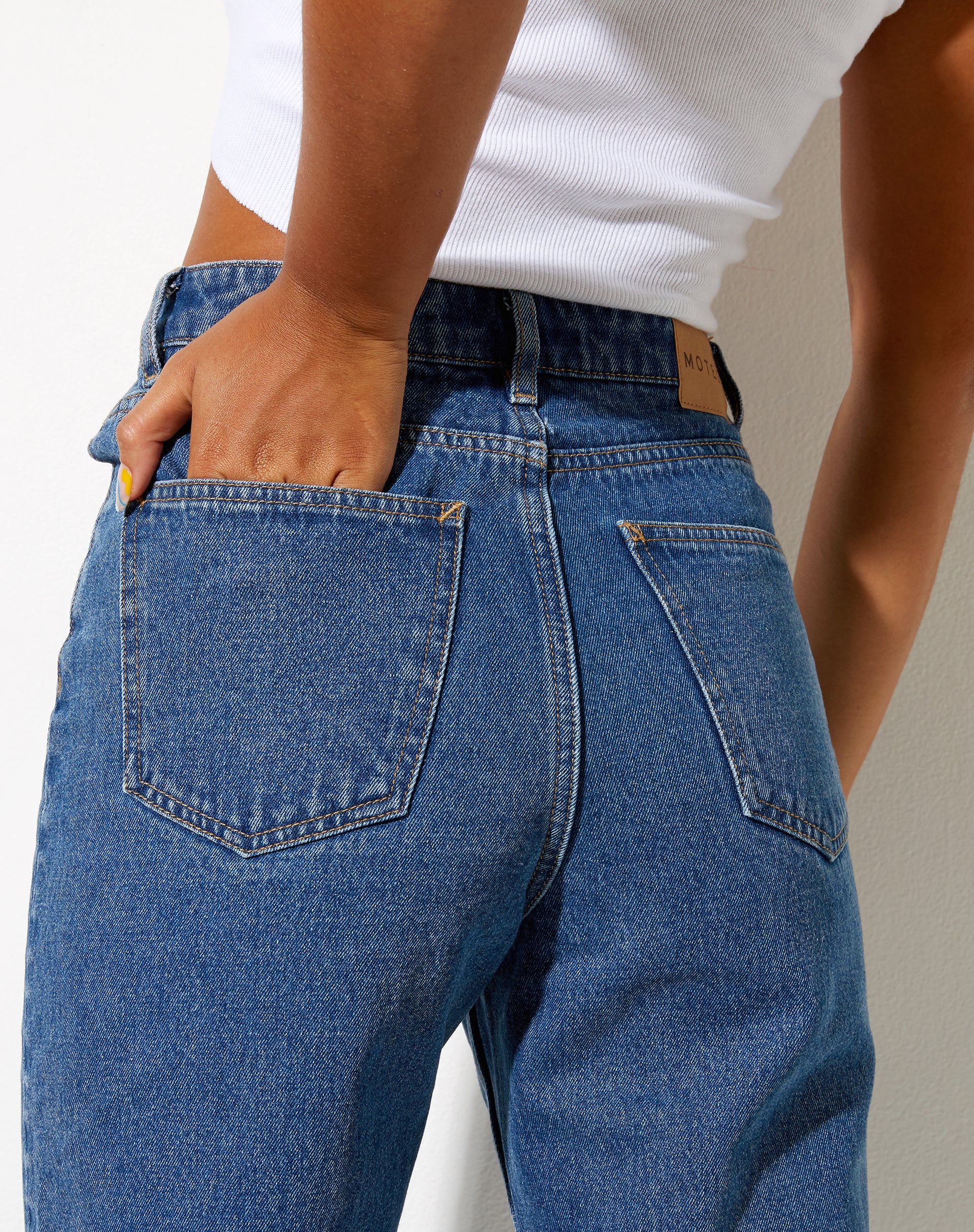 Jeans best sale mom cut