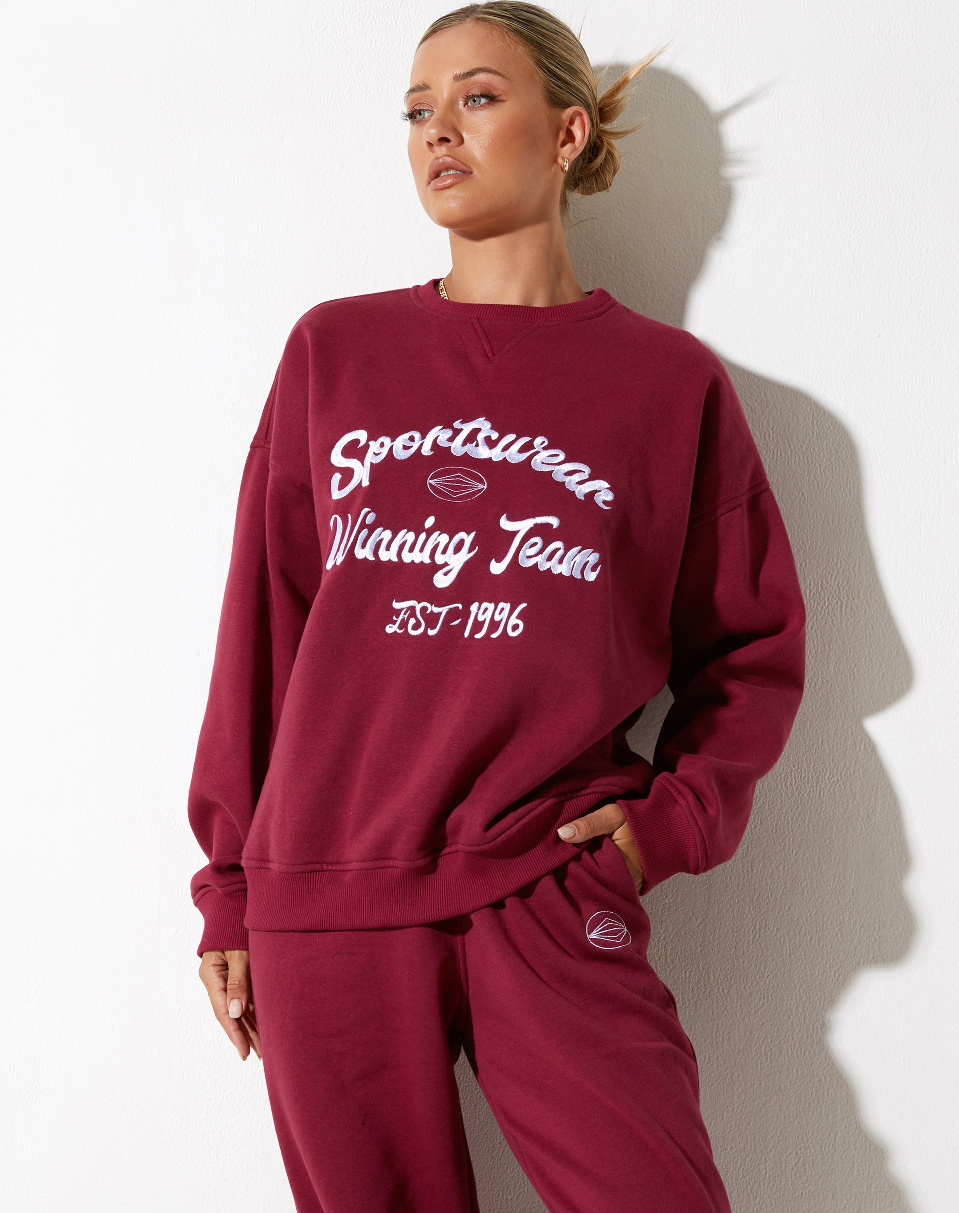 2022人気の LOGO MASTERPICESOUND CREW BURGUNDY SWEAT スウェット