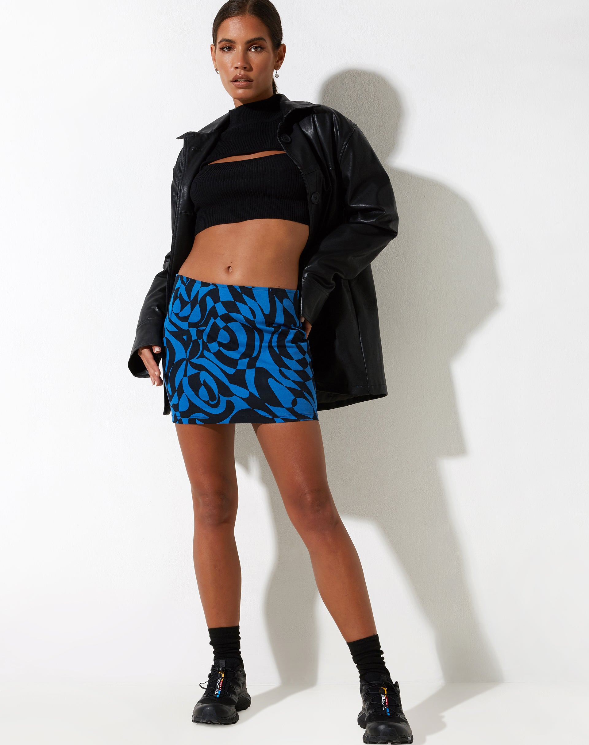 Holographic snake outlet print skirt