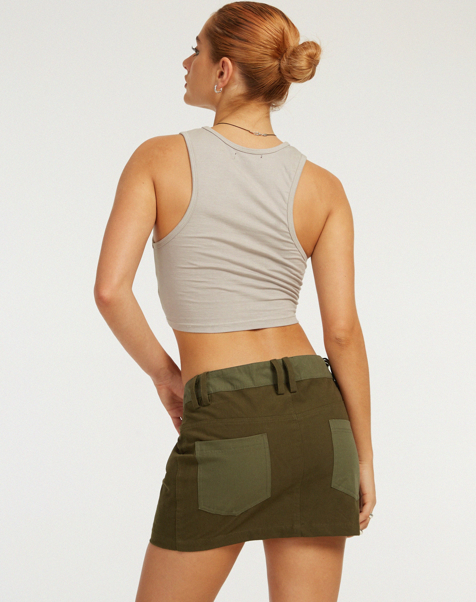 Olive mini 2024 skirt outfit