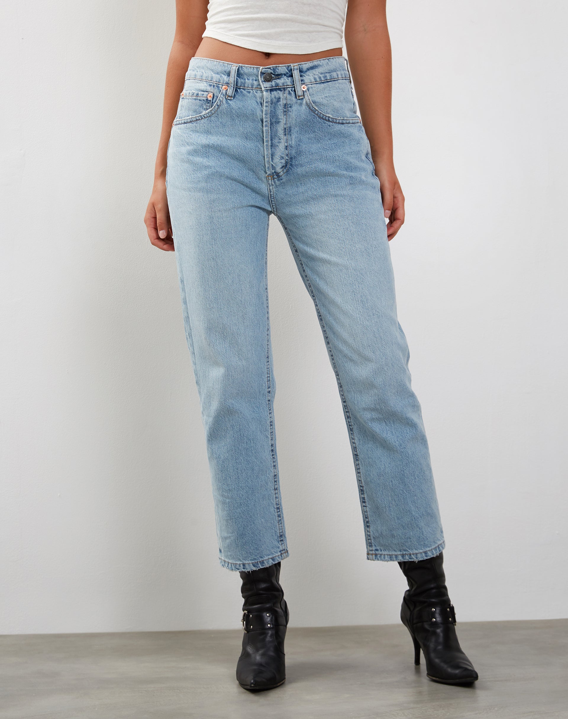 Levi's high rise straight clearance crop