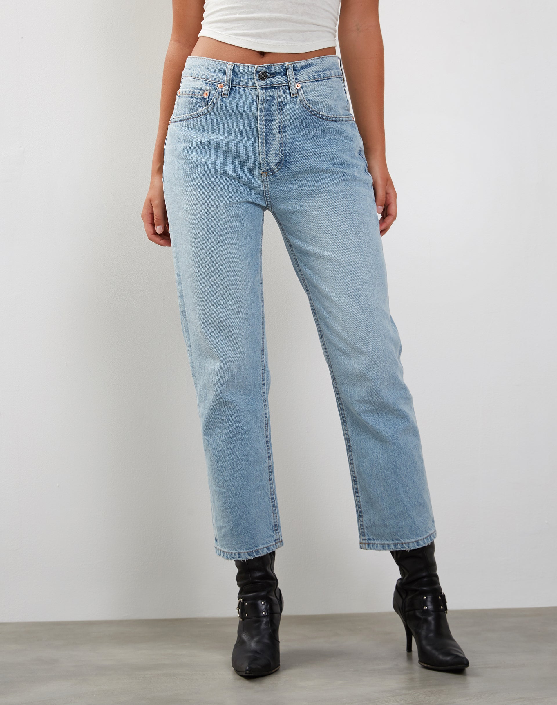 Mid Rise Straight Leg Jeans in Bleach Denim – motelrocks.com
