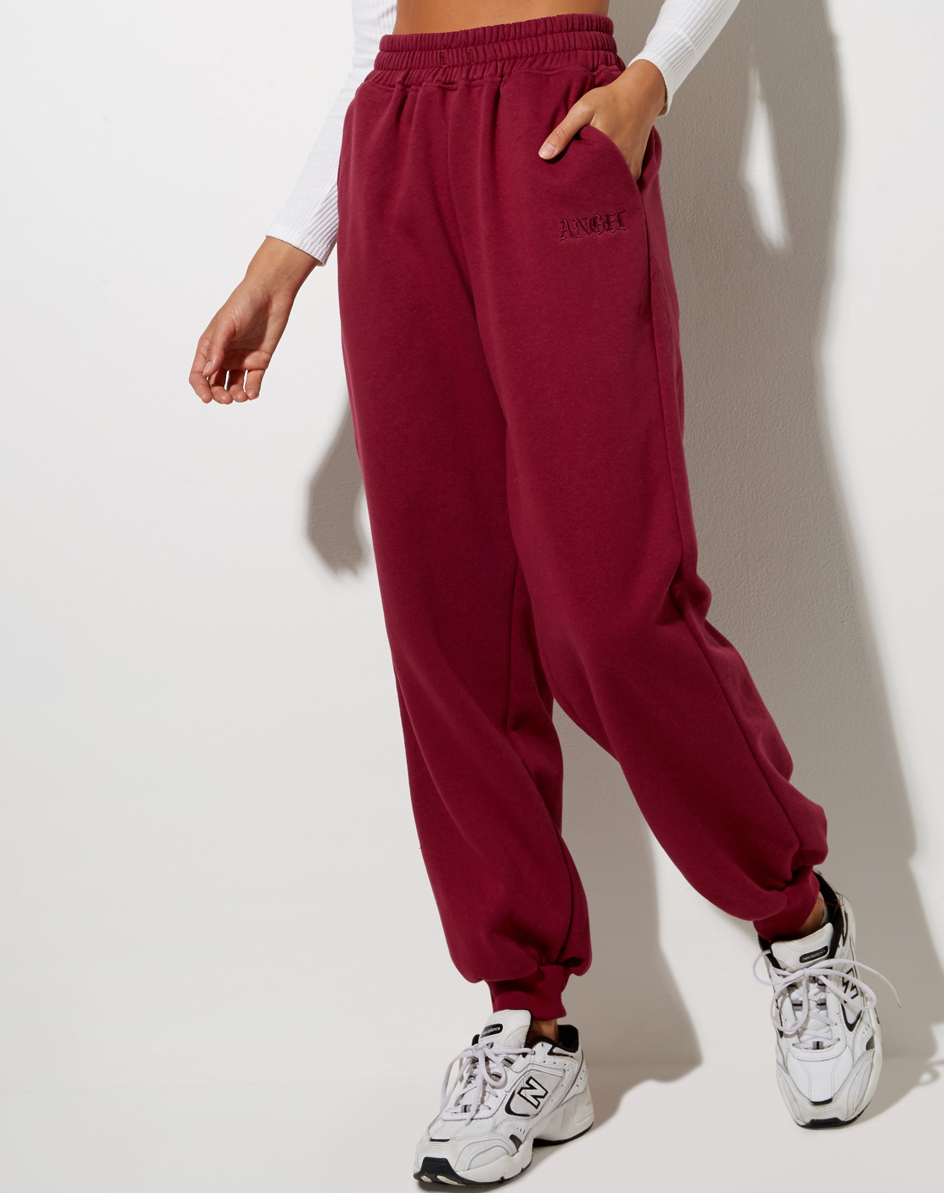 Roider Jogger in Burgundy Angel Embro