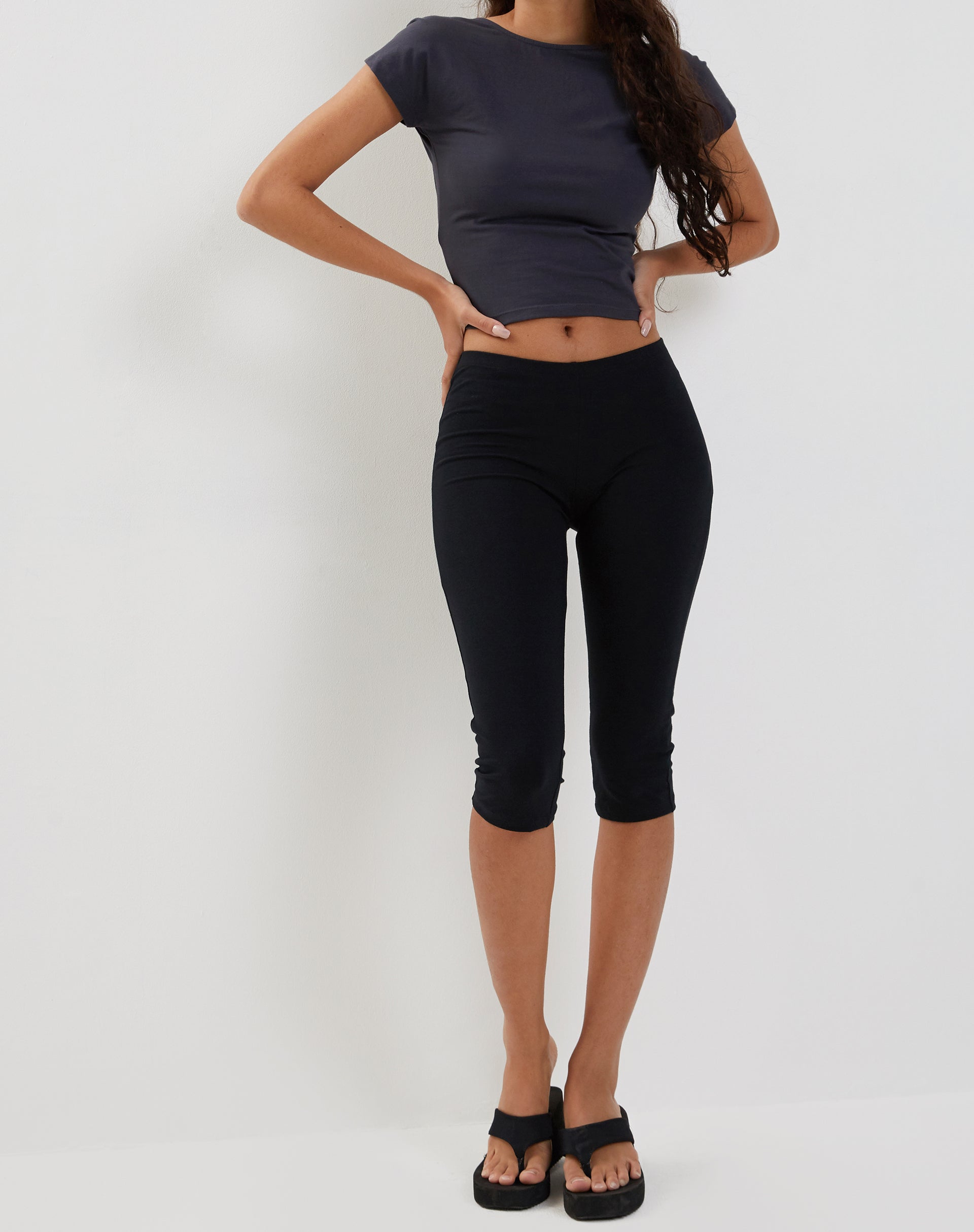 Black capri outlet pants